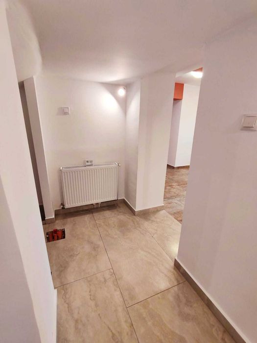 Vând Apartament la demisol cu 2 camere Zona Centrala!