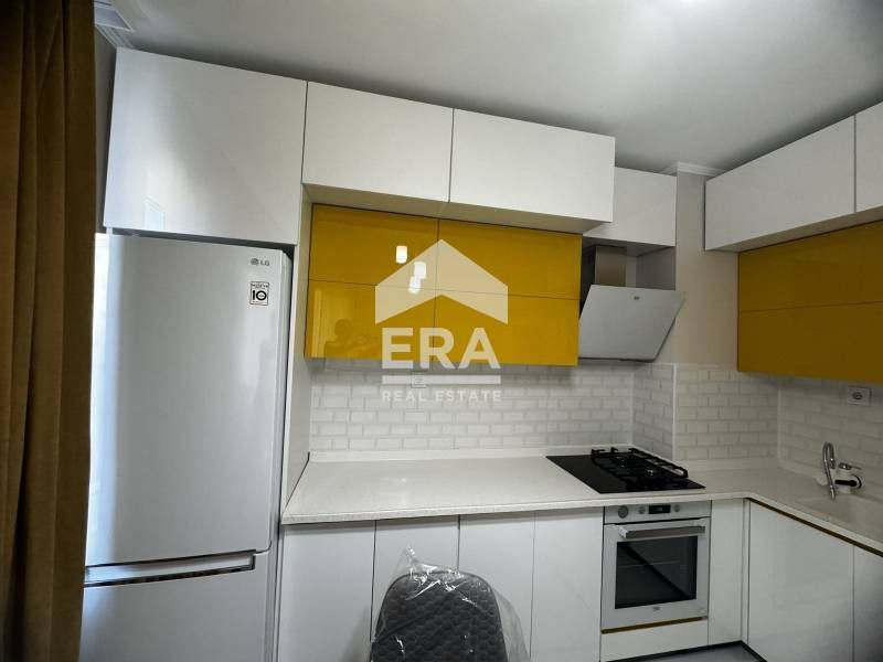 Продава се Многостаен апартамент в Хасково, Център - 89 кв.м за 2023 €/кв.м - Снимка #9