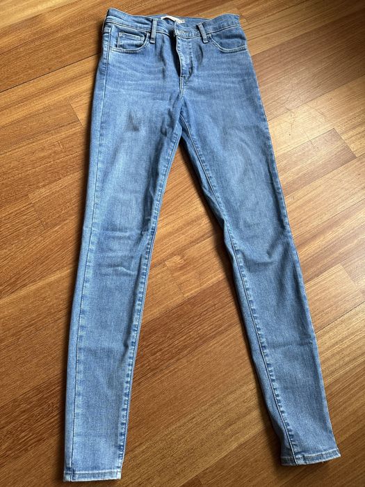 Blugi Levi’s in conditie f buna