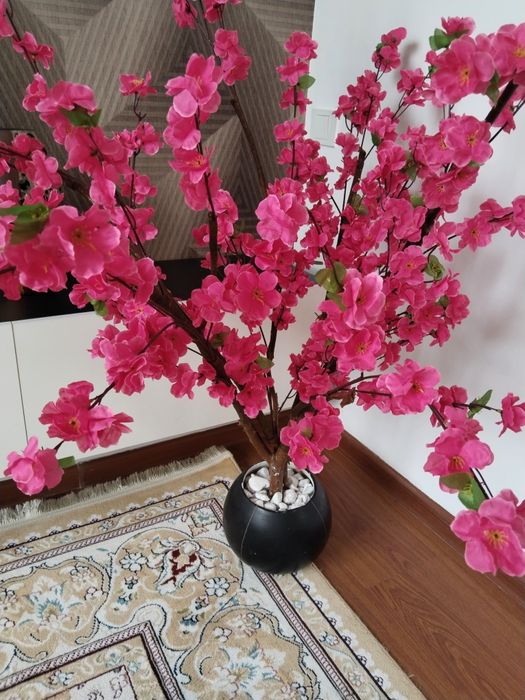 Дерево сакуры искусственной