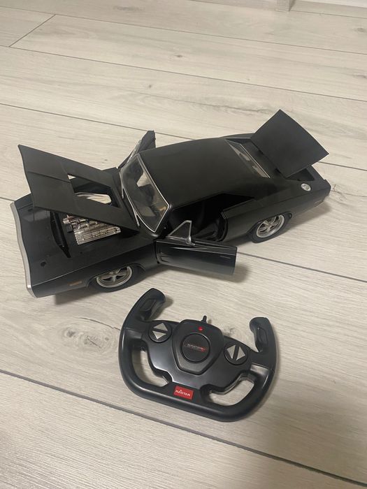 Кола Ферари и чарджър