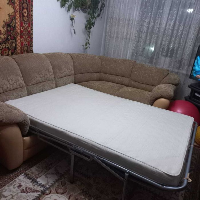 Угловой диван и кресло