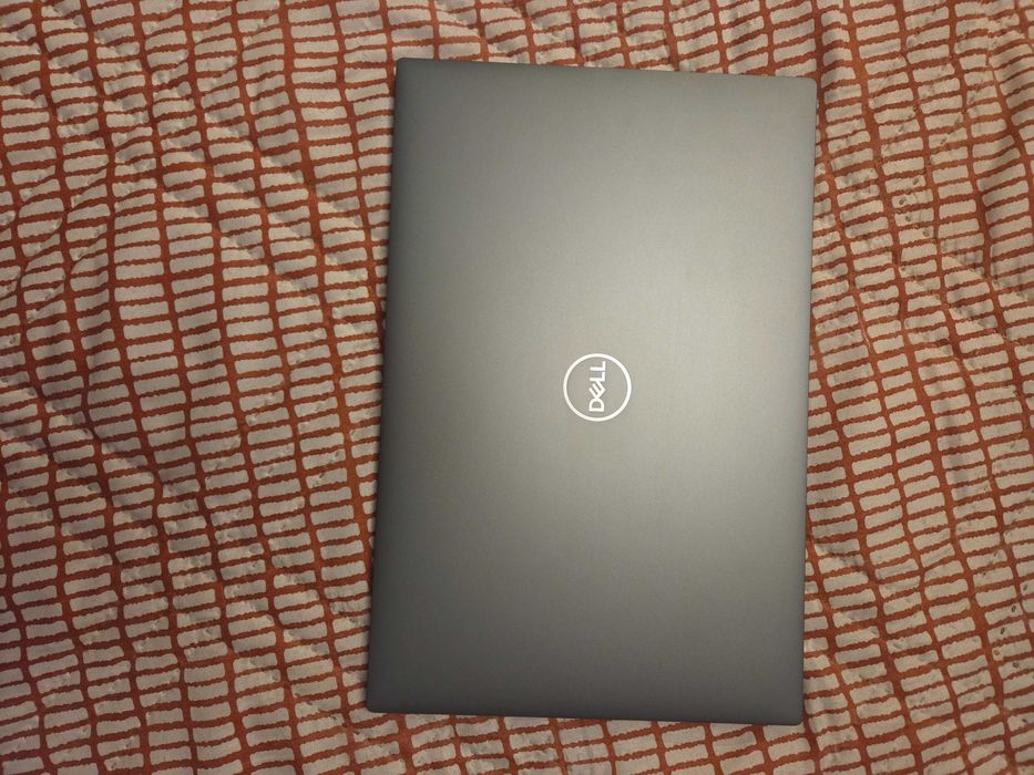 Продавам лаптоп Dell 5550 - Precision