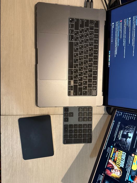 Apple Macbook Pro M2