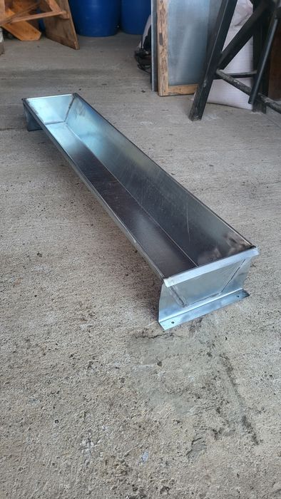 Hranitoare porci, Valau, Adapatoare animale Iesle fan Iesle baloti. Hranitoare pentru porci, iesle oi, echipamente zootehnie