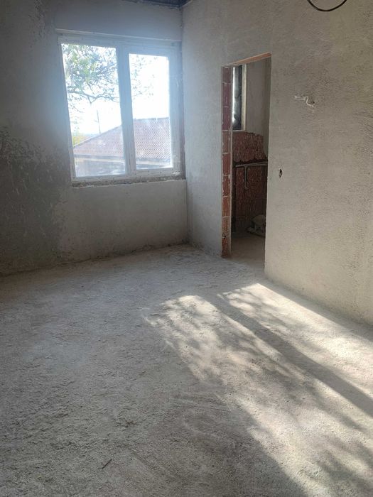 НОВА КЪЩА С ДВОР в с. Горни Домлян