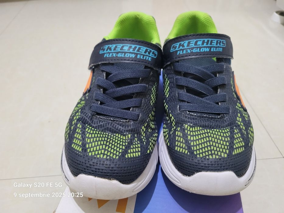 Adidasi Skeckers 35, aproape noi