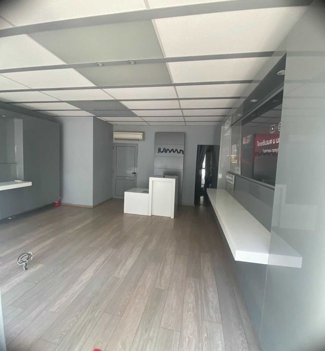 Дава се под наем Магазин в Пловдив, Кючук Париж - 98 кв.м за 612 € - Снимка #2