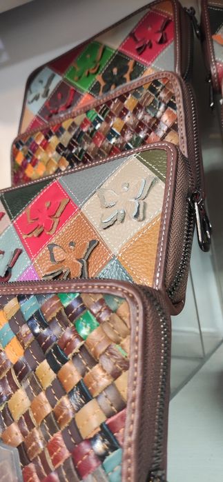 Дамски портмонета от естествена кожа