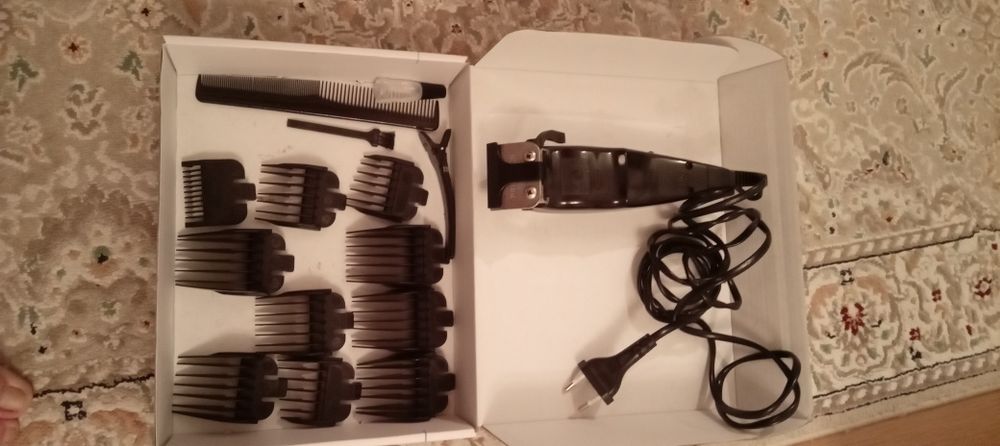 Машинка для стрижки волос.