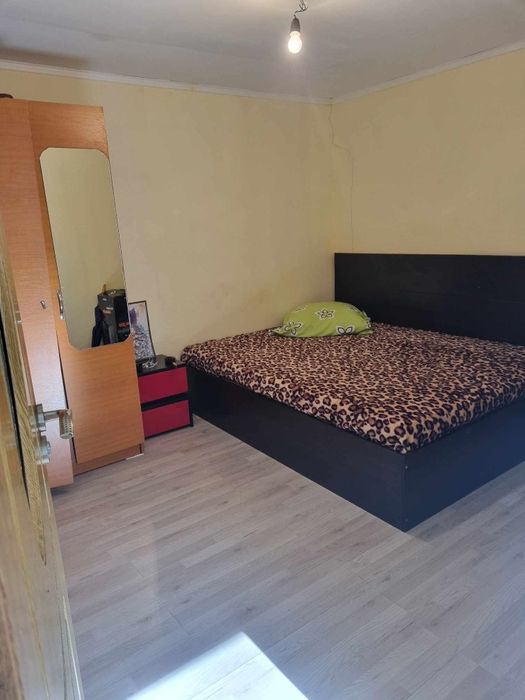 Ofer spre închiriere doua camere la vilă