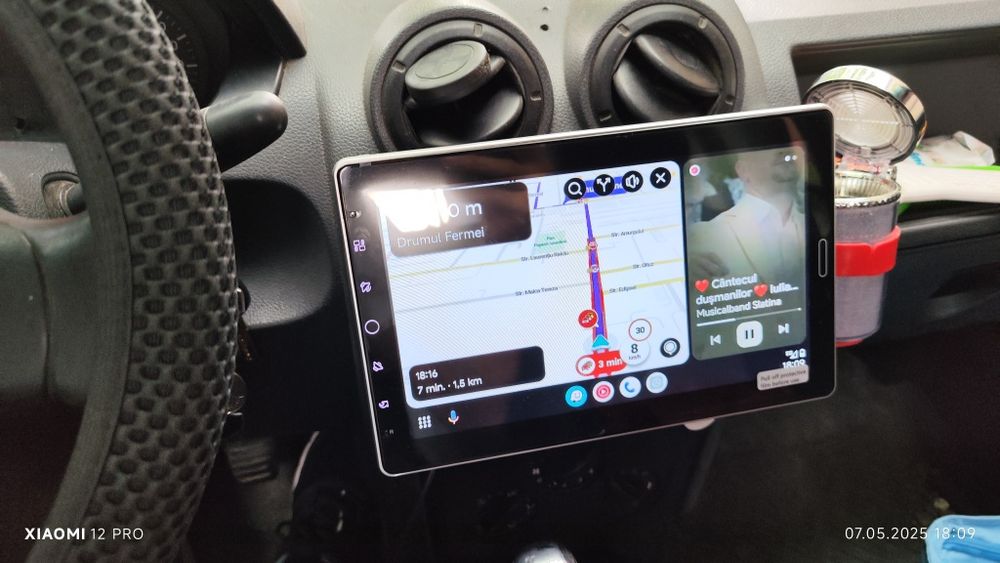 Sistem multimedia cu ecran de 10,26 inch