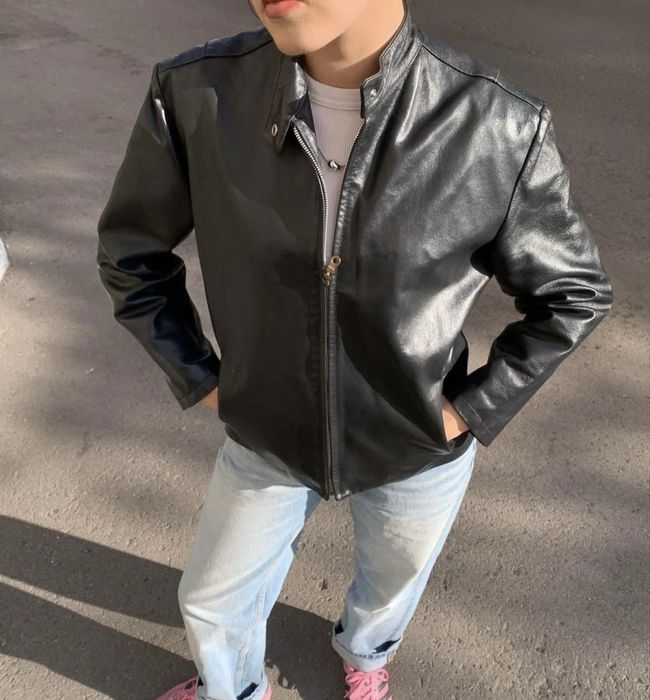 Черная кожанная куртка