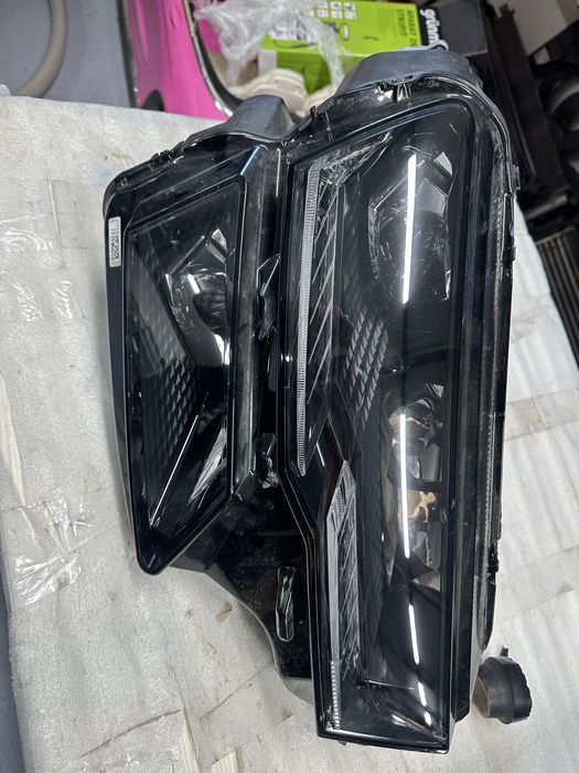 Far dreapta full led skoda karoq facelift.