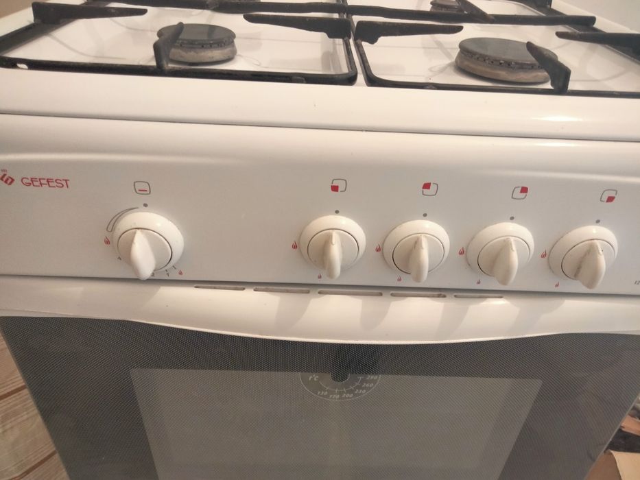 Продам недорого газовую плиту