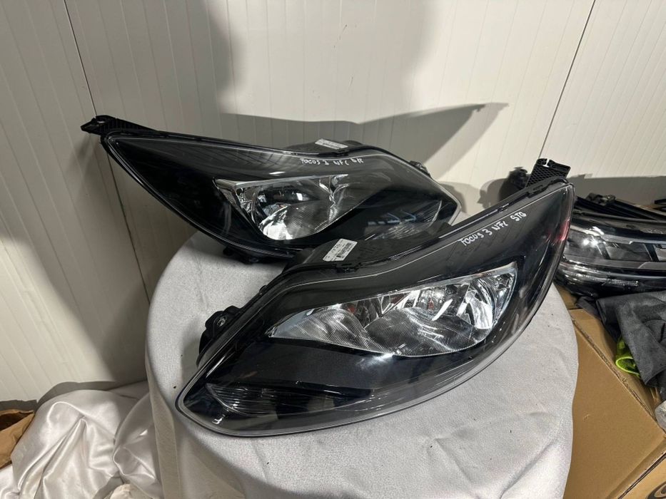 Far stanga / far dreapta Ford Focus 3 Nonfacelift Interior Negru