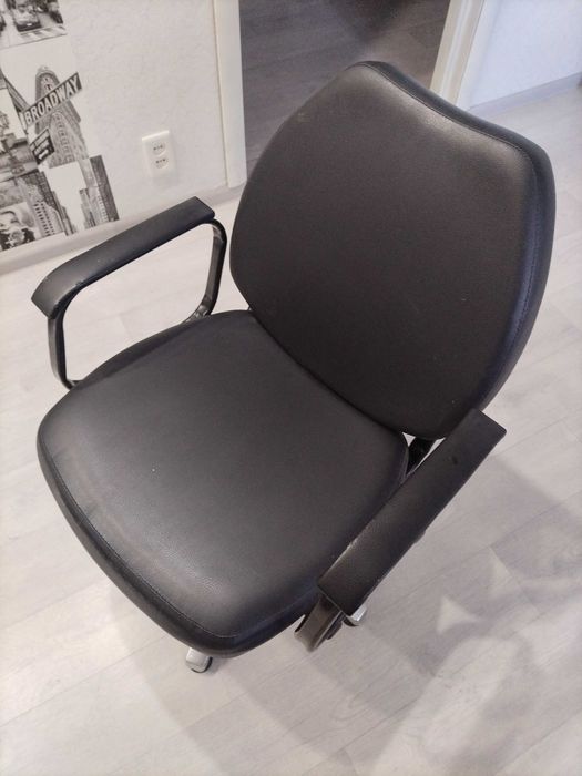 Кресло парикмахерское бу.