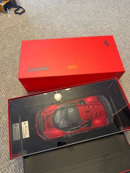 Macheta Looksmart 1:12 Ferrari F80 Noua