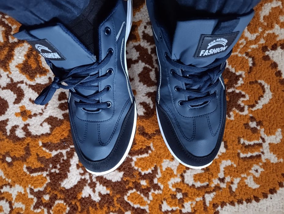 Продам кроссовки