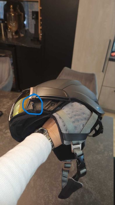 ски каска с вградена маска