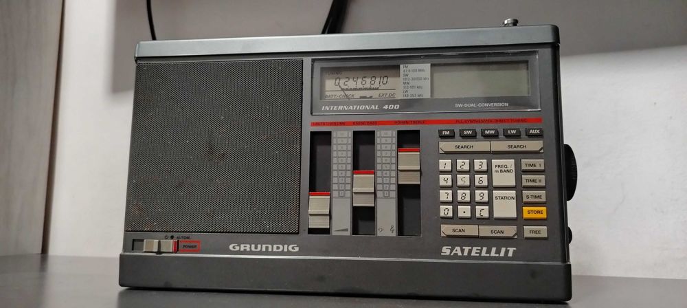 Radio Grundig satelit 400