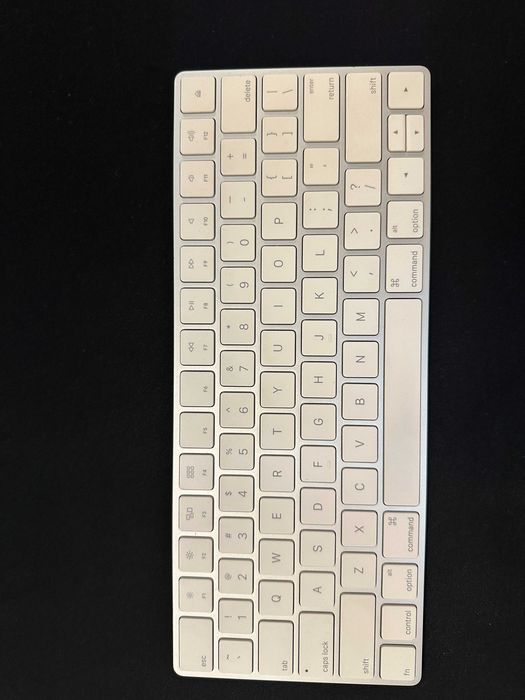 Apple Magic Keyboard (Lightning) как новая