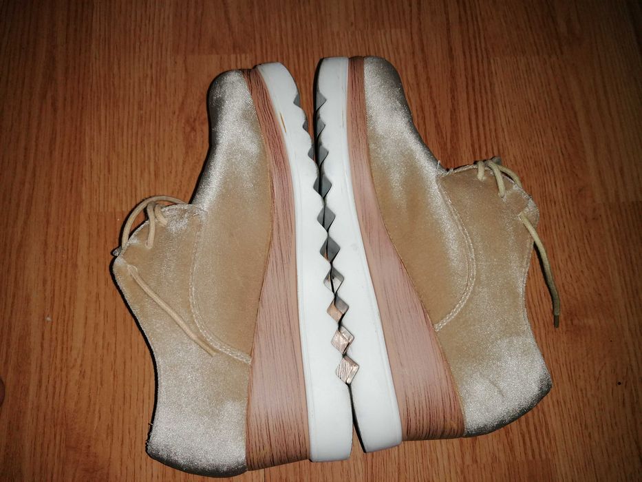 Pantofi pentru femei din catifea