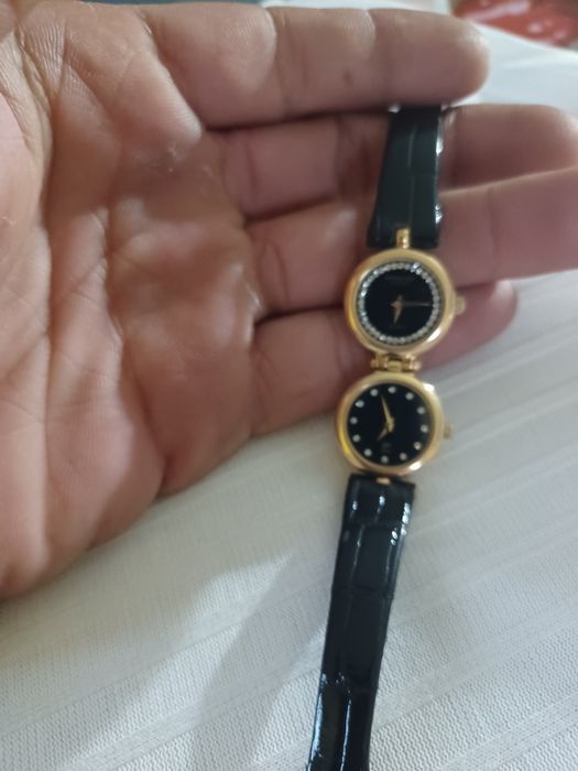 Vând ceas de dama raymond weil.