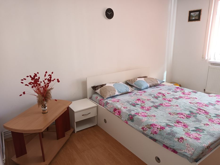 Închiriez garsoniera