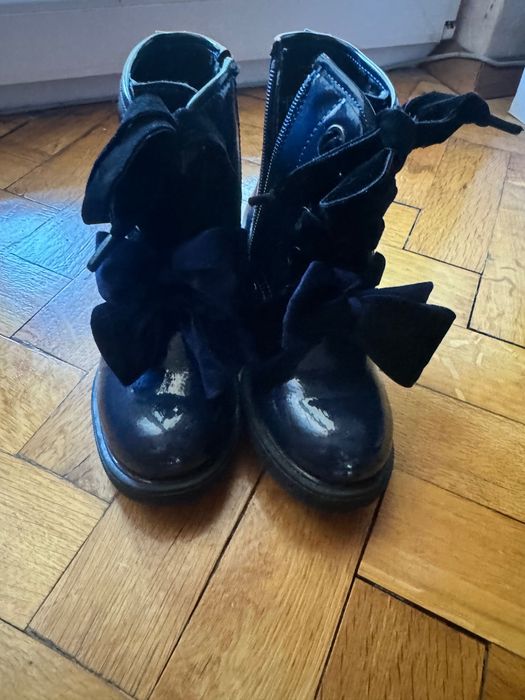 Лачени боти за момиче