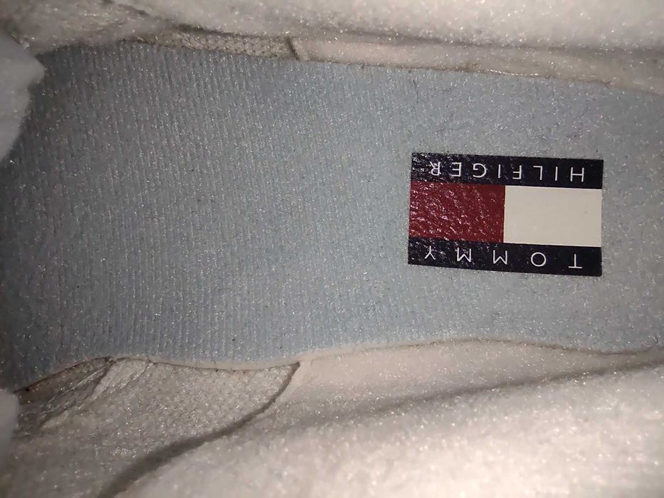 Продавам дамски маратонки