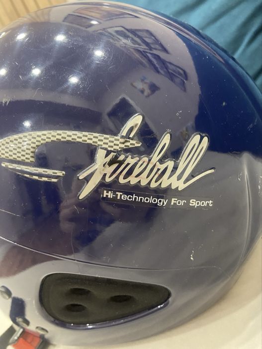 Горнолыжный шлем