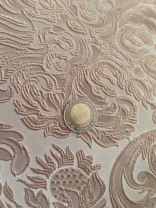 200 тенге юбилейные