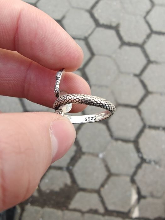 продам кольцо. серебро 925