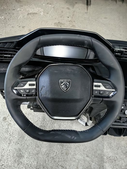 Арматурно табло с ляв еър бег за Peugeot 408 / Пежо 408 2024г