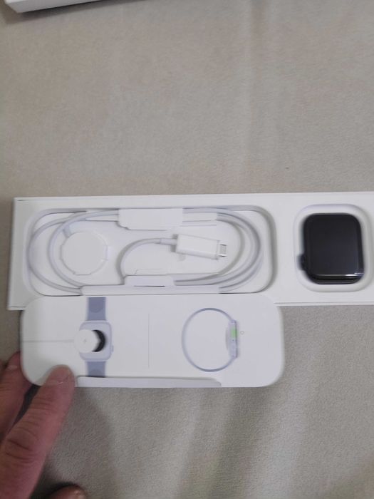 Apple Watch SE 2  44mm  с 6 месеца остатъчна гаранция