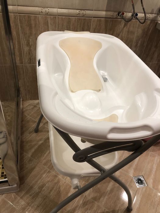 Бебешка вана със стойка CAM