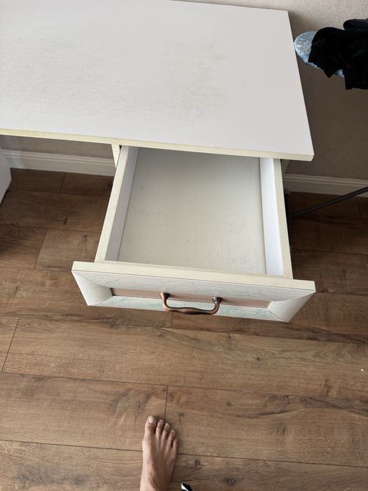 Стол для учёбы и работы