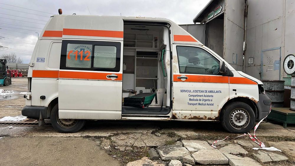 Dezmembram autovehicule pentru serviciu ambulanta