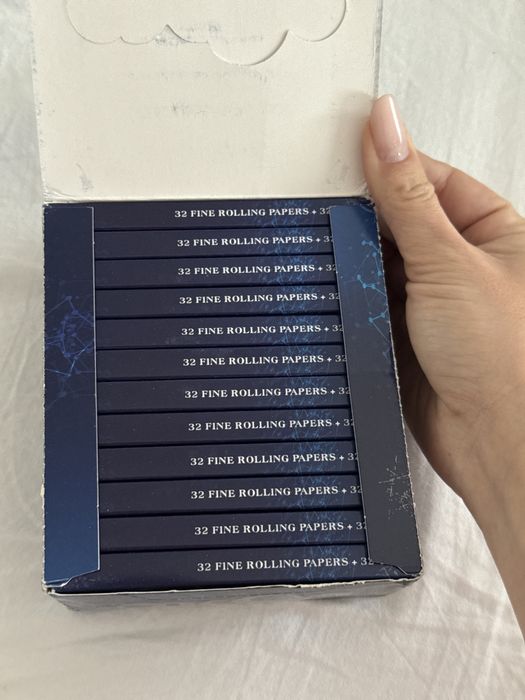Vand 24 pachete hârtie de rulat Moon Slim + Tips – Noi, sigilate
