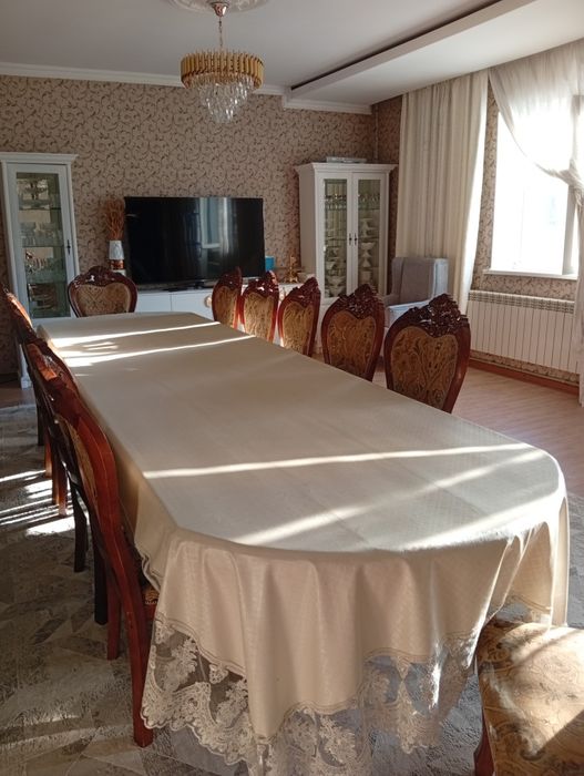 Стол и 12 стульев