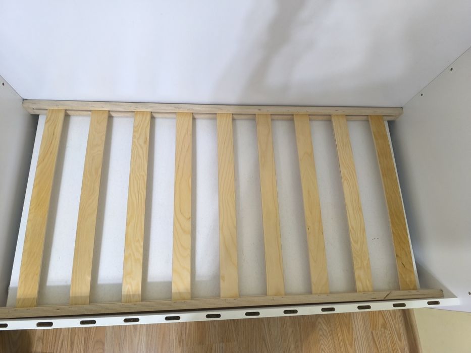 Продавам 2 бебешки дървени легла – отлично състояние!