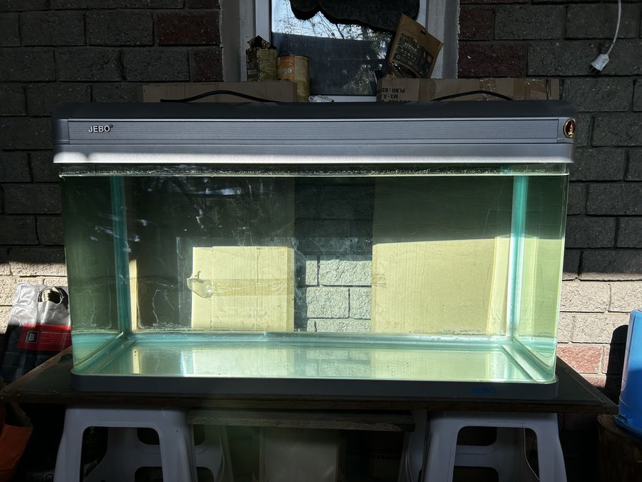 Продается заводской аквариум Jebo