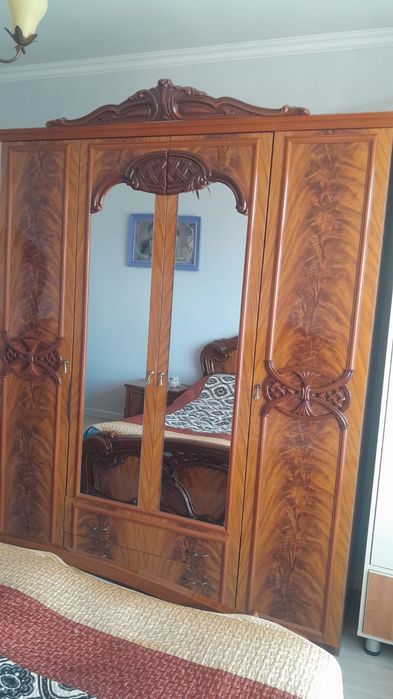 Продам спальный гарнитур с матрасом