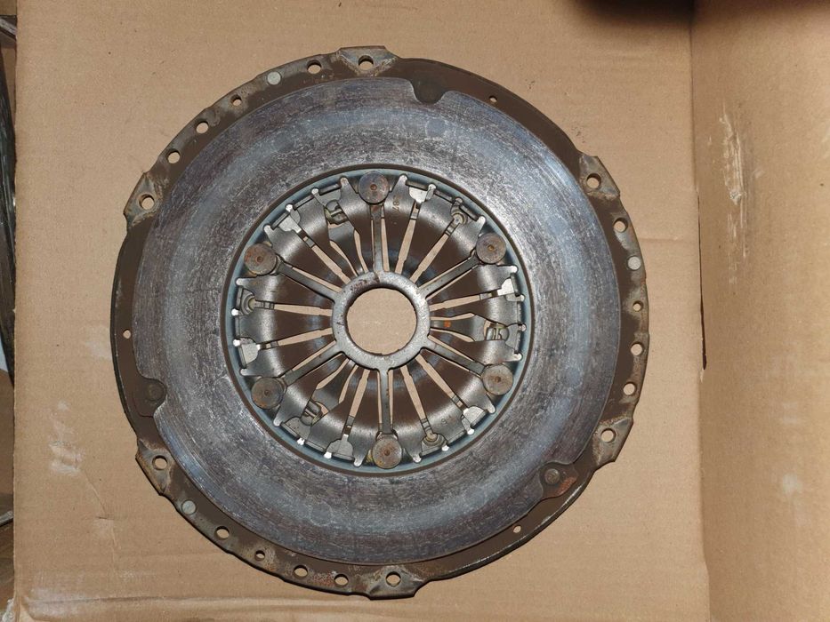Vând placa presiune+disc+rulment vw passat 2.0 BMP!
