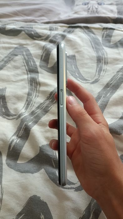 Продам телефон realme 6