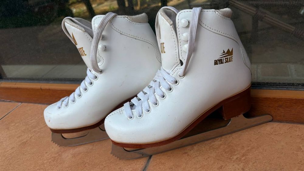 Коньки фигурные ROYAL SKATE  профессиональный
