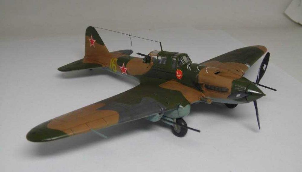 Сборная модель самолета Ил-2 с 37-мм пушками НС-37 (Звезда, 1/72)