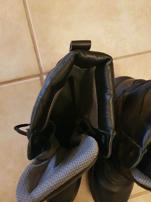 Bocanci din piele naturala