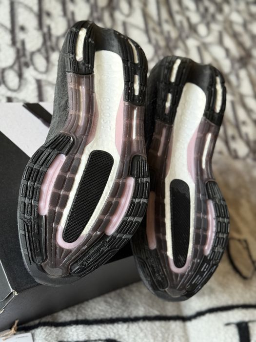 Продам кроссовки Adidas оригинал новые